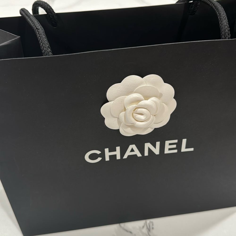 🆕 CHANEL Designer Bag & Ribbon - Picture 2 of 8